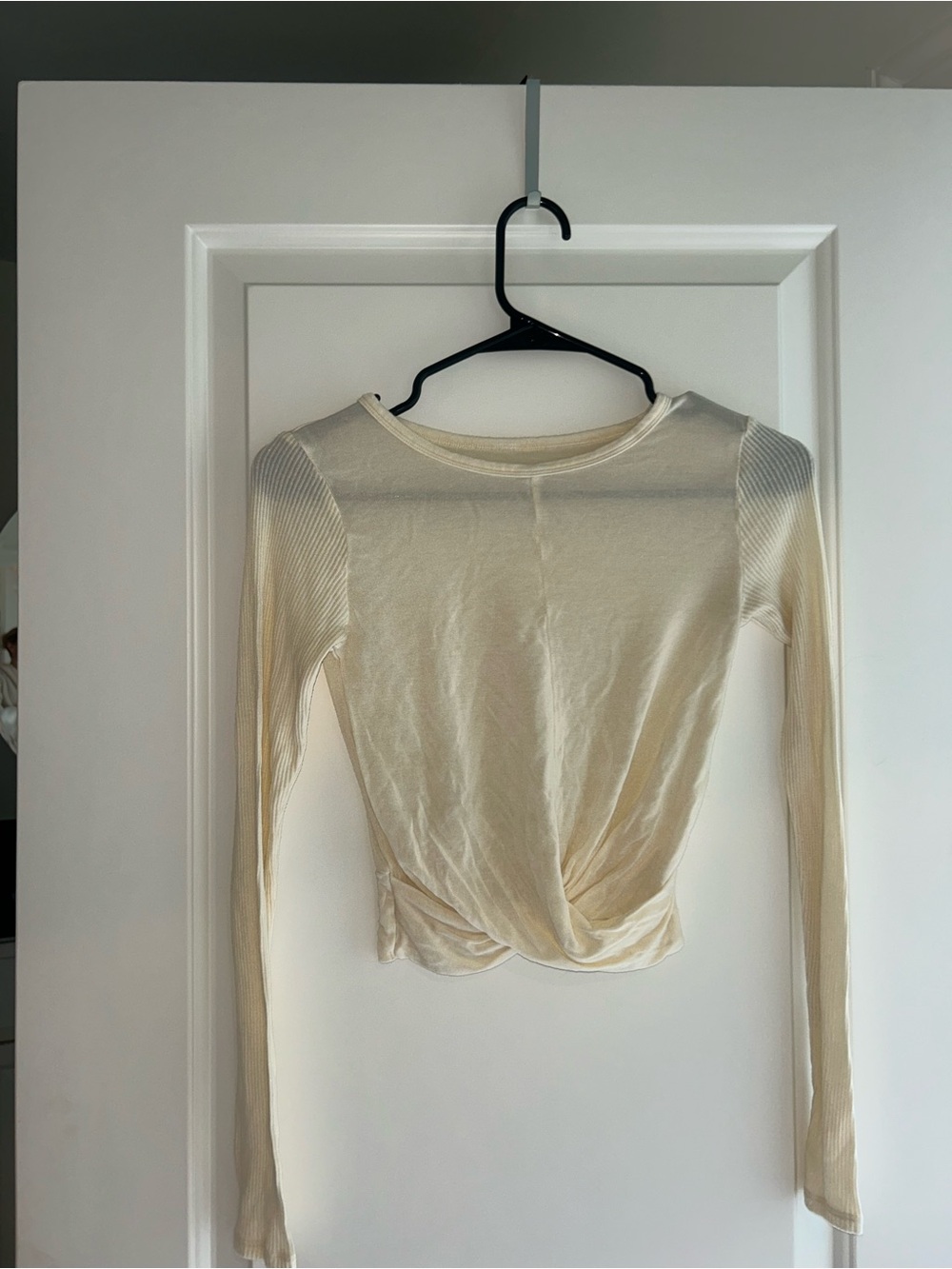ALO Yoga Long Sleeve Twist Front Top - Cream